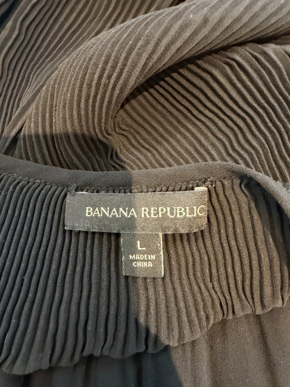 Banana Republic Pleated Georgette Short Sleeve Blouse - Picture 4 of 4